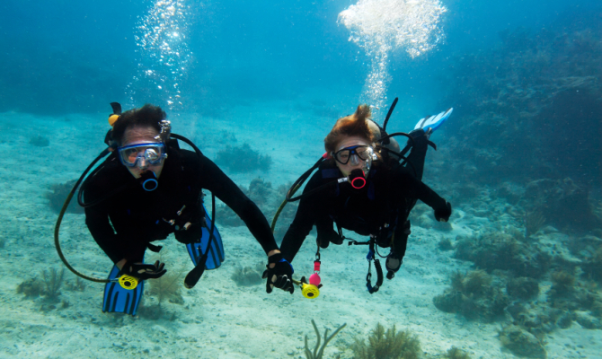 6 buoni motivi per immergersi in coppia